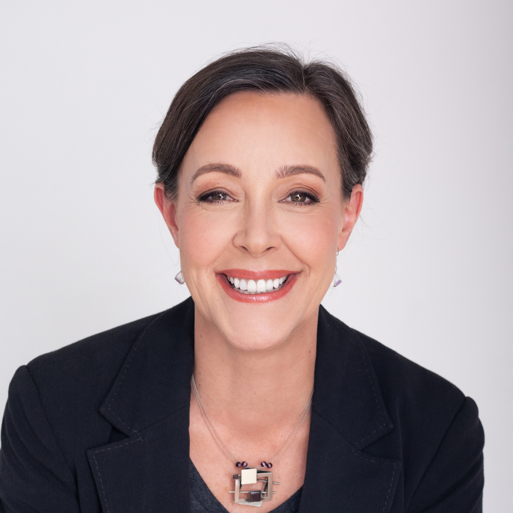 Teri-Thomas-Headshot-2